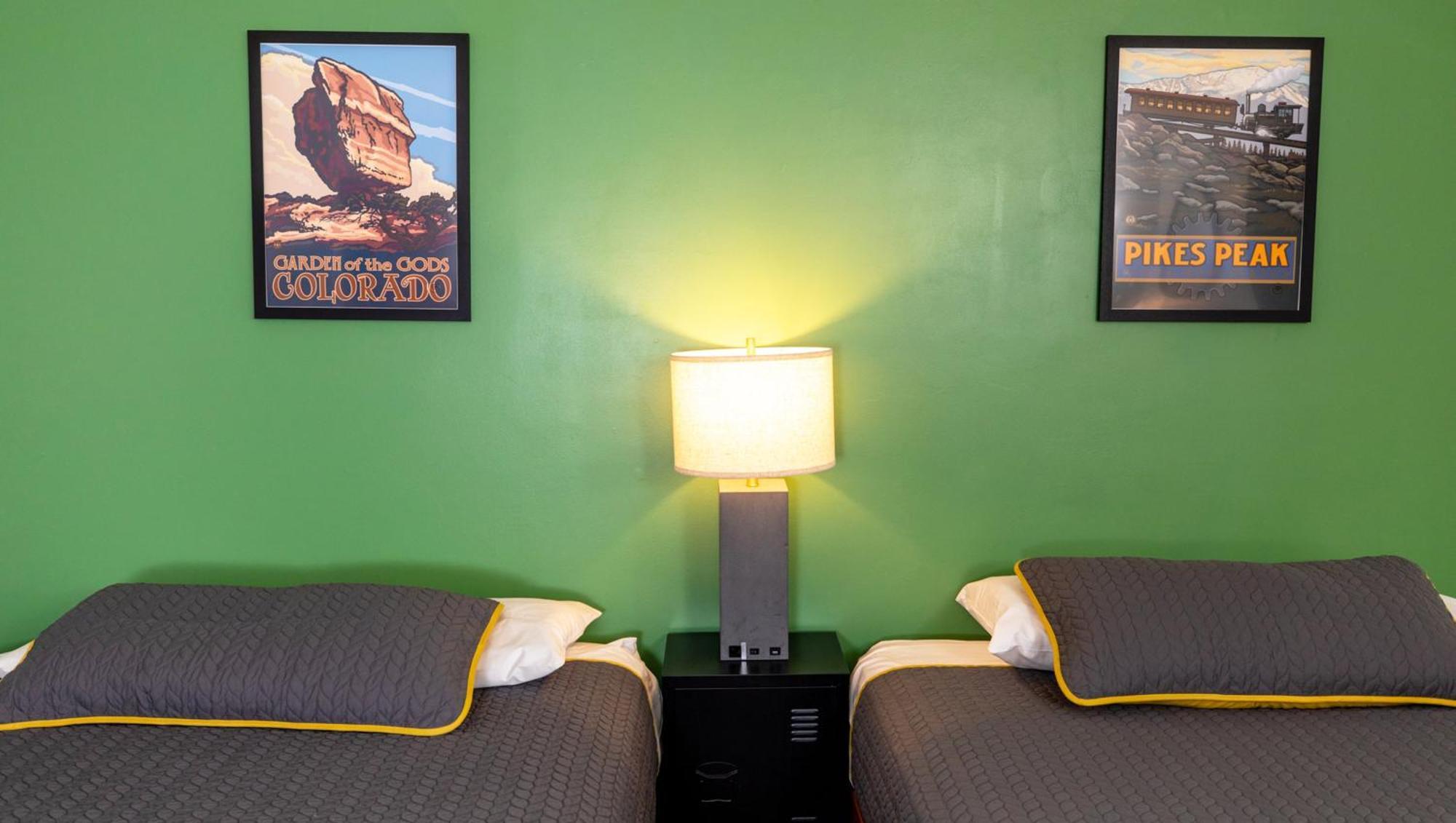 Modern Motel Κολοράντο Σπρινγκς Εξωτερικό φωτογραφία